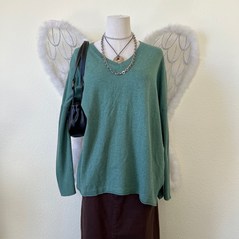 Indie PReppy Granola Girl Soft Green V‎ Neck Long Sleeve Sweater Knit Oversized